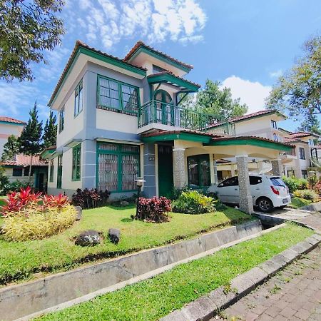 Villa Semesta Cikundul Zewnętrze zdjęcie