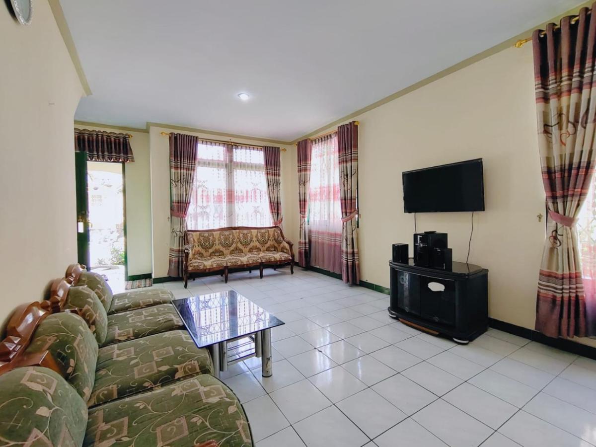Villa Semesta Cikundul Zewnętrze zdjęcie